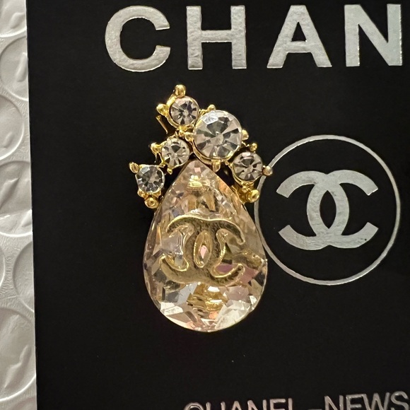 CHANEL Gold and Silver Teardrop Earrings - Picture 4 of 4
